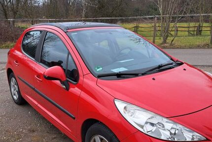 Peugeot 207 160.000 km 2.600 &euro; Oberhausen 46045