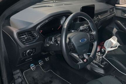 Ford Focus 58.025 km 19.000 &euro; Düsseldorf 40472