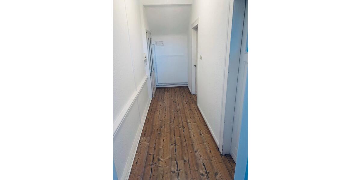 RE-West Altbauwohnung 2 Zi., KDB, DG, 55 qm, saniert, kein Balkon 2.5 zimmer