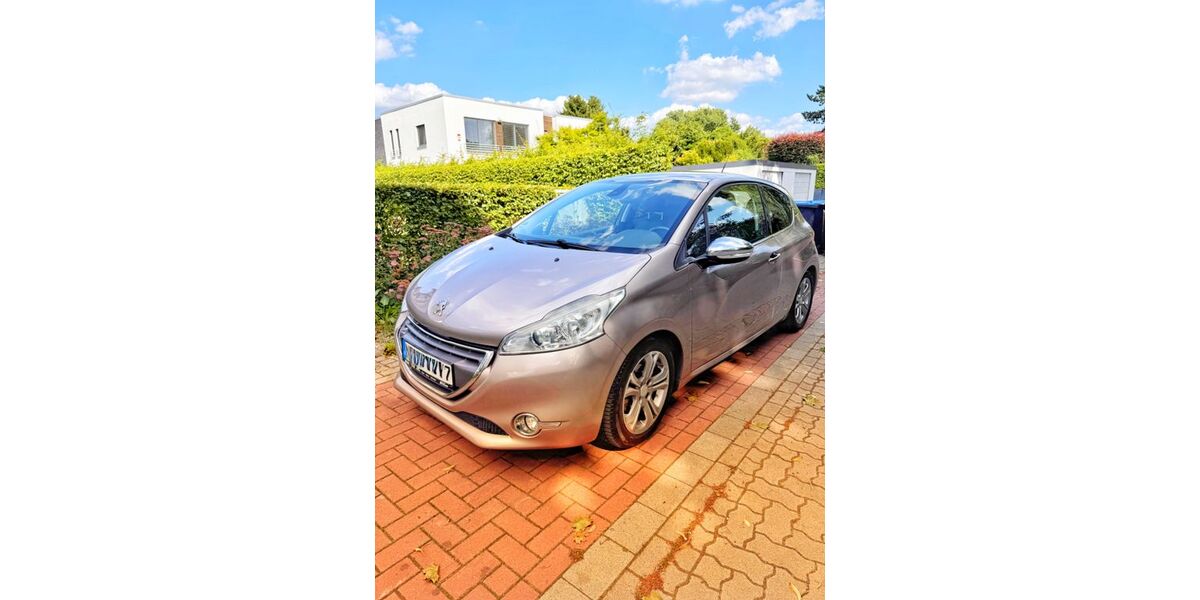 Peugeot 208 135.000 km 5.100 &euro; Meerbusch 40667