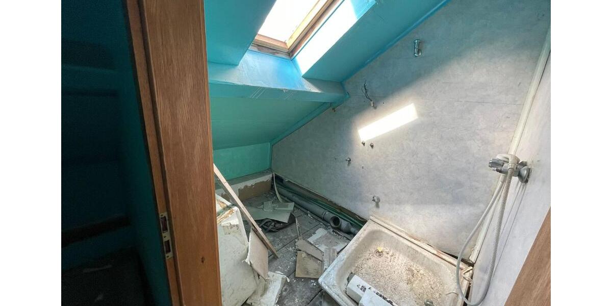 Dachgeschossrohlung zum Ausbau 2 Wohnungen-Dachneubau notwnedig 5 zimmer