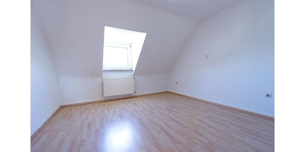 schöne 3 Zimmer DG Wohnung mit 50qm, renoviert 3 zimmer