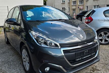Peugeot 208 90.000 km 6.200 &euro; Essen 45144
