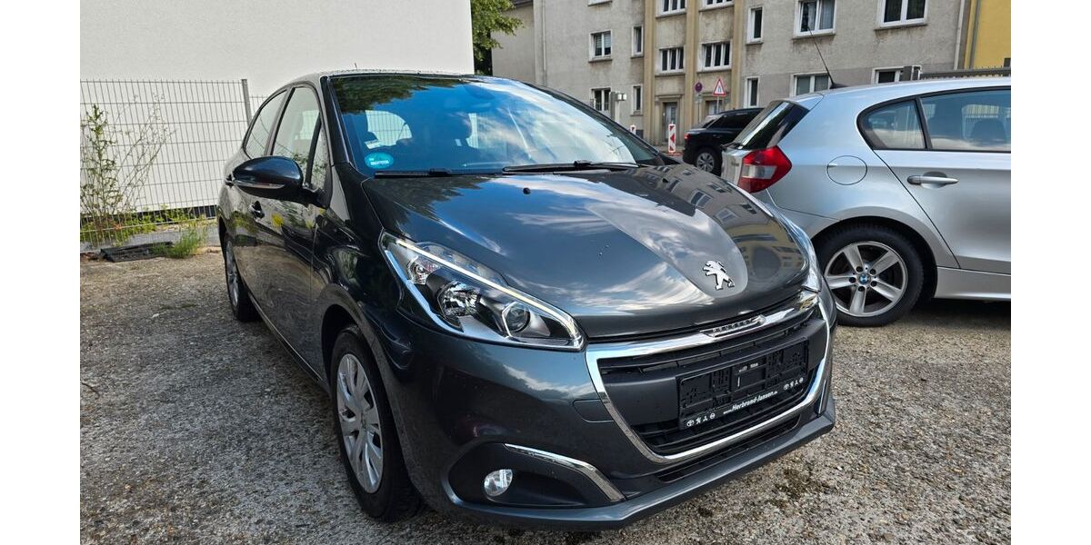 Peugeot 208 90.000 km 6.200 &euro; Essen 45144