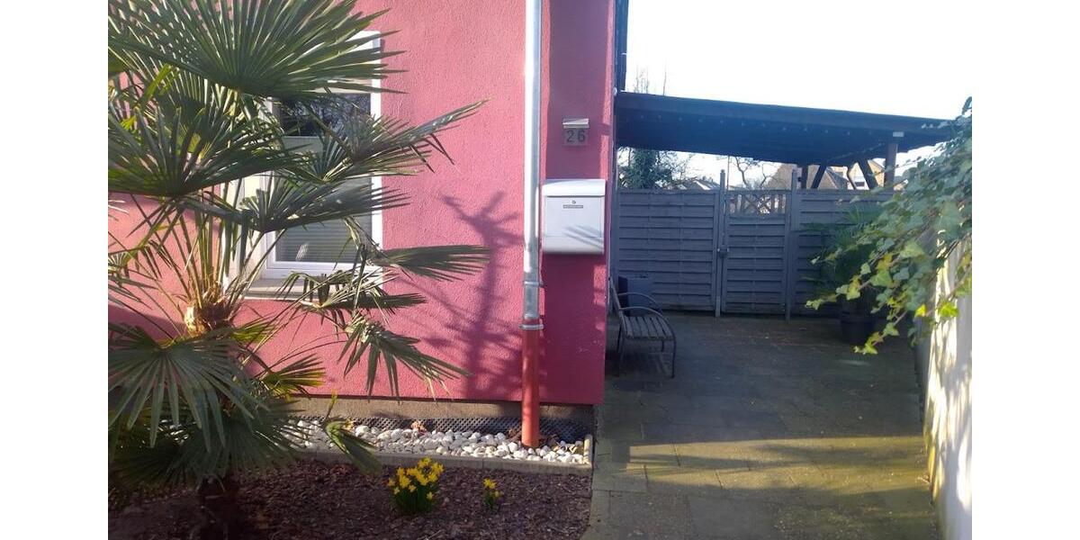 Doppelhaushälfte mit eigenem Garten, Terrasse und Stellplatz zimmer