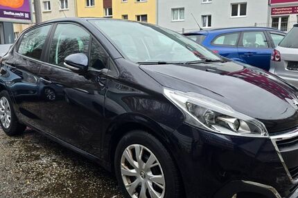 Peugeot 208 91.000 km 6.300 &euro; Essen 45144
