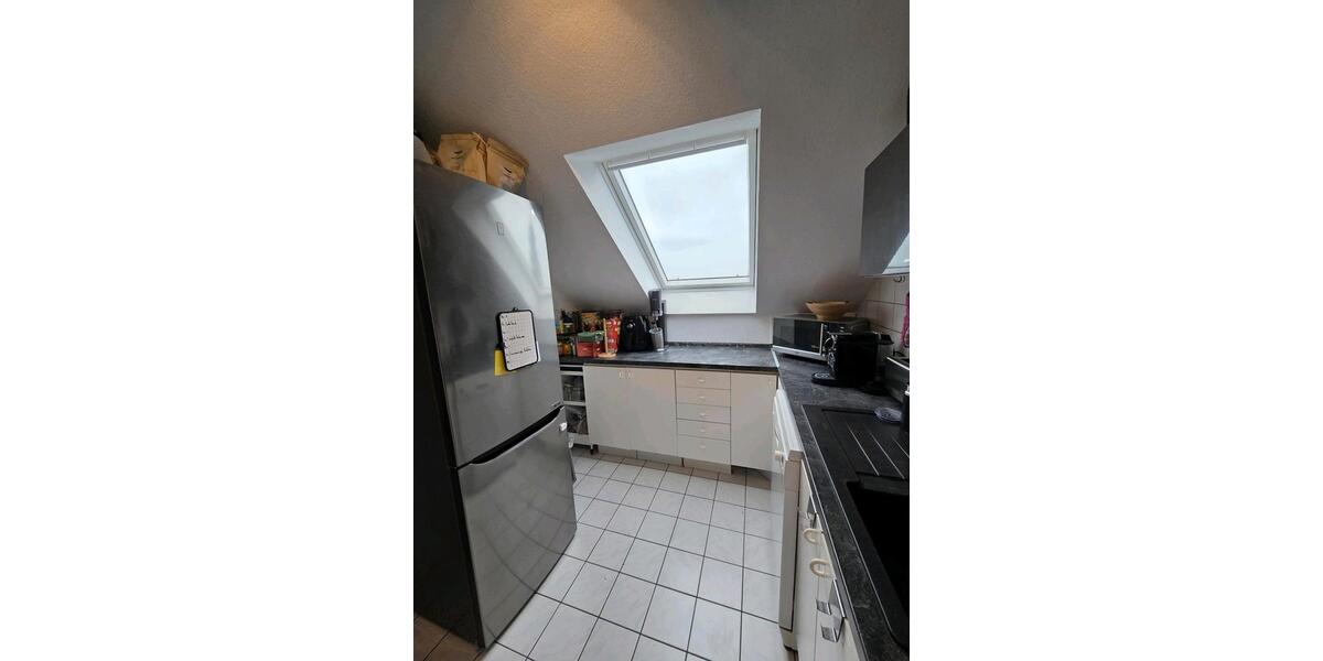 Klein Dachgeschosswohnung in der 4.Etage 2.5 zimmer