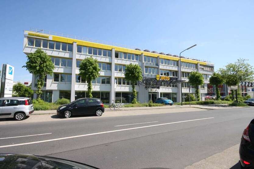 Büro in Düsseldorf 13.558 € 1514.95 m²