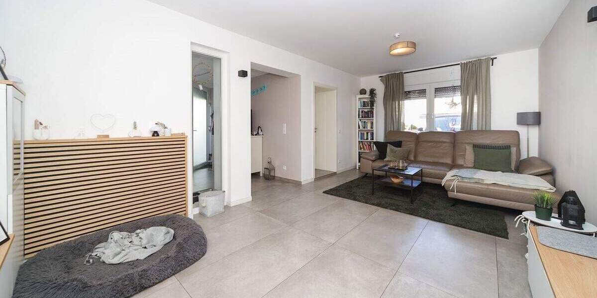 Hochwertige Erdgeschosswohnung mit Garten in kernsaniertem 3-Familienhaus 4 zimmer