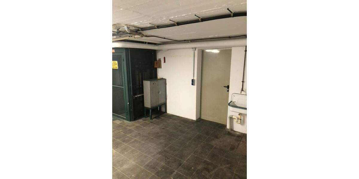 Sehr gepflegtes Ladenlokal in unmittelbarer Nähe zu Aldi zimmer