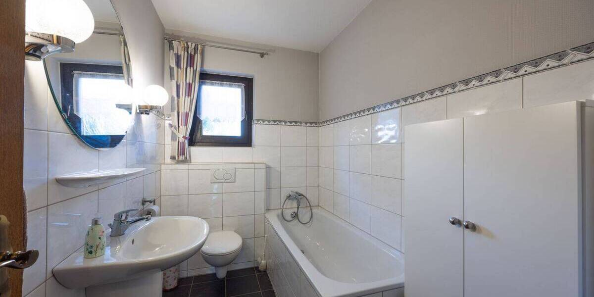 Mehrfamilienhaus, Wohnhaus Krefeld Uerdingen - 8 Zimmer, 201 m&sup2;, 475.000&euro; | Angebot:26695172