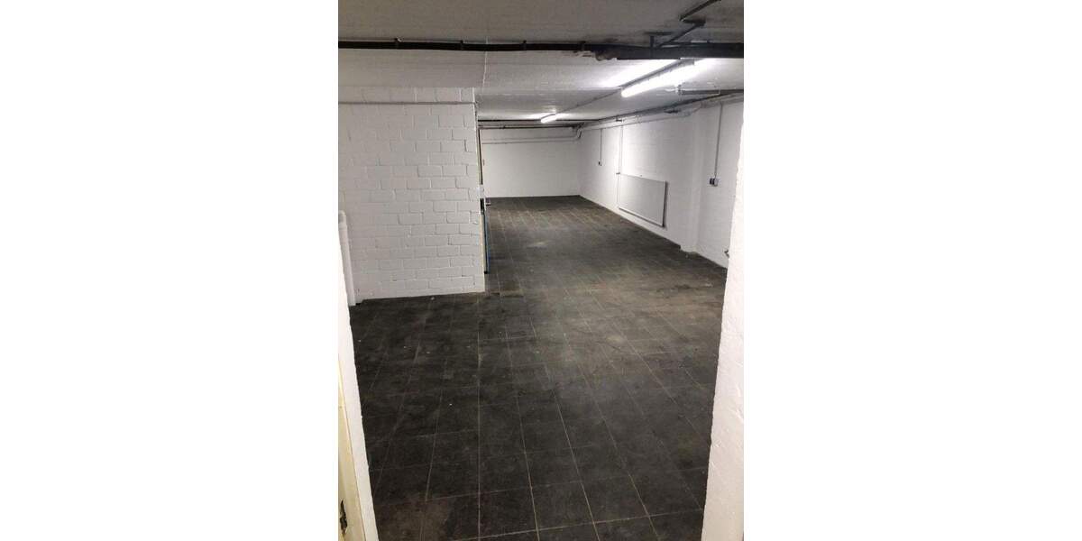 Sehr gepflegtes Ladenlokal in unmittelbarer Nähe zu Aldi zimmer