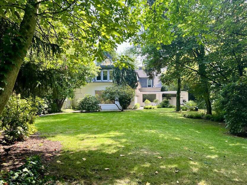 Haus zum Mieten in Düsseldorf 8.200 € 300 m²