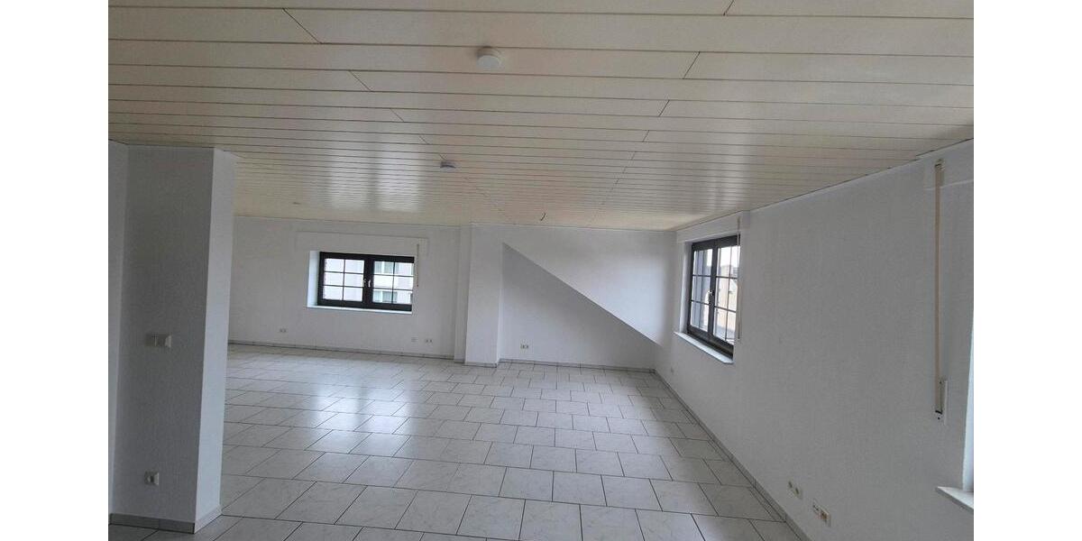 Dachgeschoßwohnung Duisburg Hochheide - 2 Zimmer, 90 m&sup2;, 896&euro; | Angebot:25613644