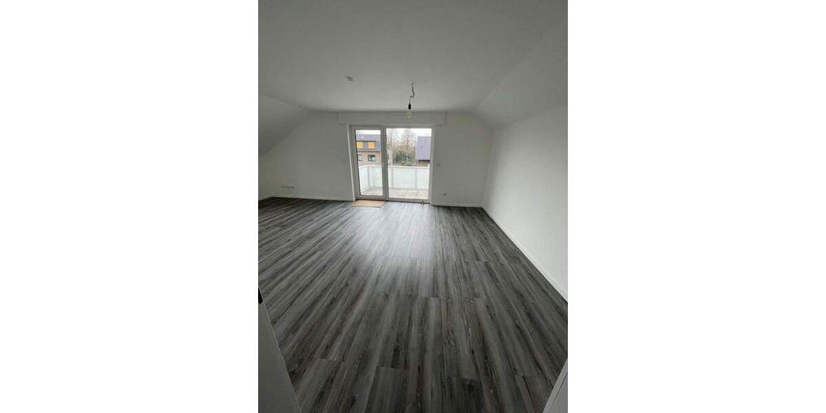 Erstbezug nach Komplettsanierung! Helle 3-Raum Dachgeschosswohnung mit Balkon in zentraler Lage 3 zimmer