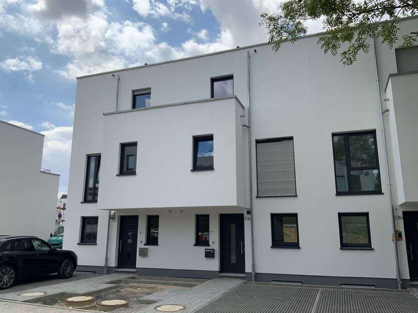 Haus zum Mieten in Düsseldorf 2.500 € 143.4 m²