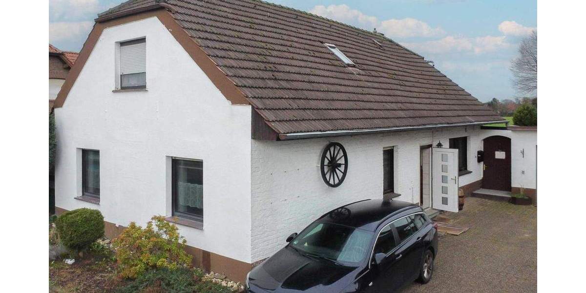 Schönes Bauernhaus mit großem Garten in top Lage von Menzelen-West 8 zimmer