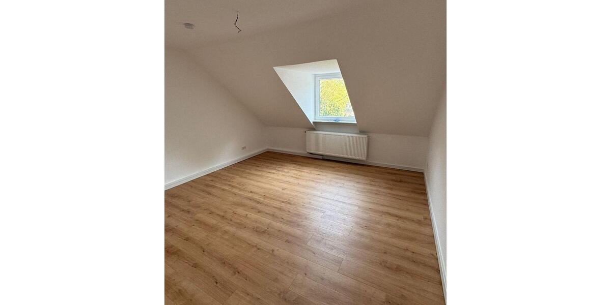 Dachgeschoßwohnung Wesel - 3 Zimmer, 90 m&sup2;, 990&euro; | Angebot:26321936