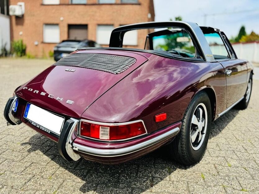 912
