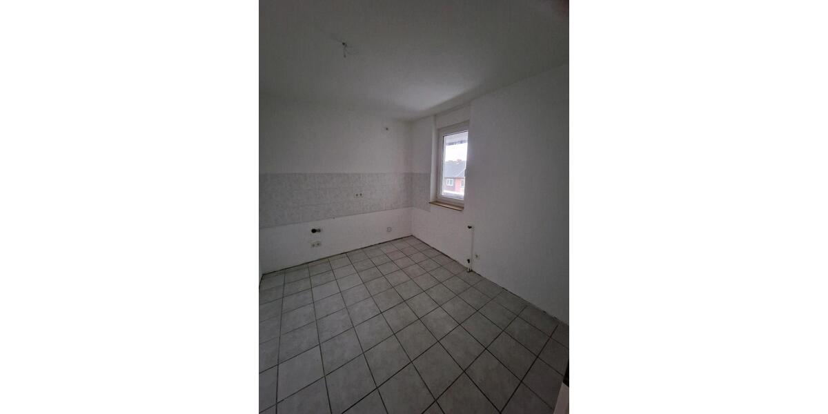 Dachgeschoßwohnung Duisburg Mittelmeiderich - 3.5 Zimmer, 144 m&sup2;, 250.000&euro; | Angebot:23595768