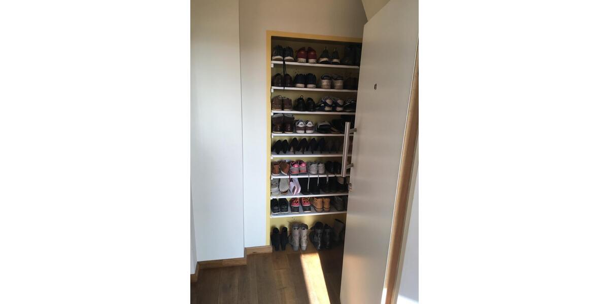 Dachgeschoßwohnung Krefeld Cracau - 2.5 Zimmer, 76 m&sup2;, 170.000&euro; | Angebot:26765882