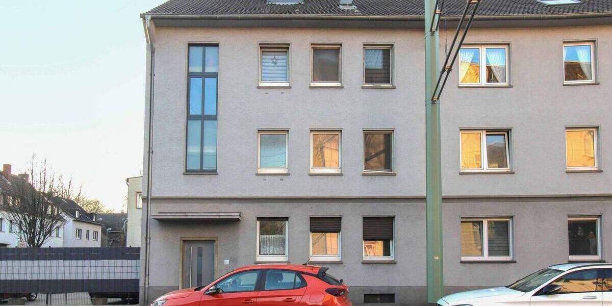 Paketangebot: Zwei Wohnungen mit Ausbaupotenzial DG, Balkon und Stellplatz in Duisburg-Obermeiderich 5 zimmer