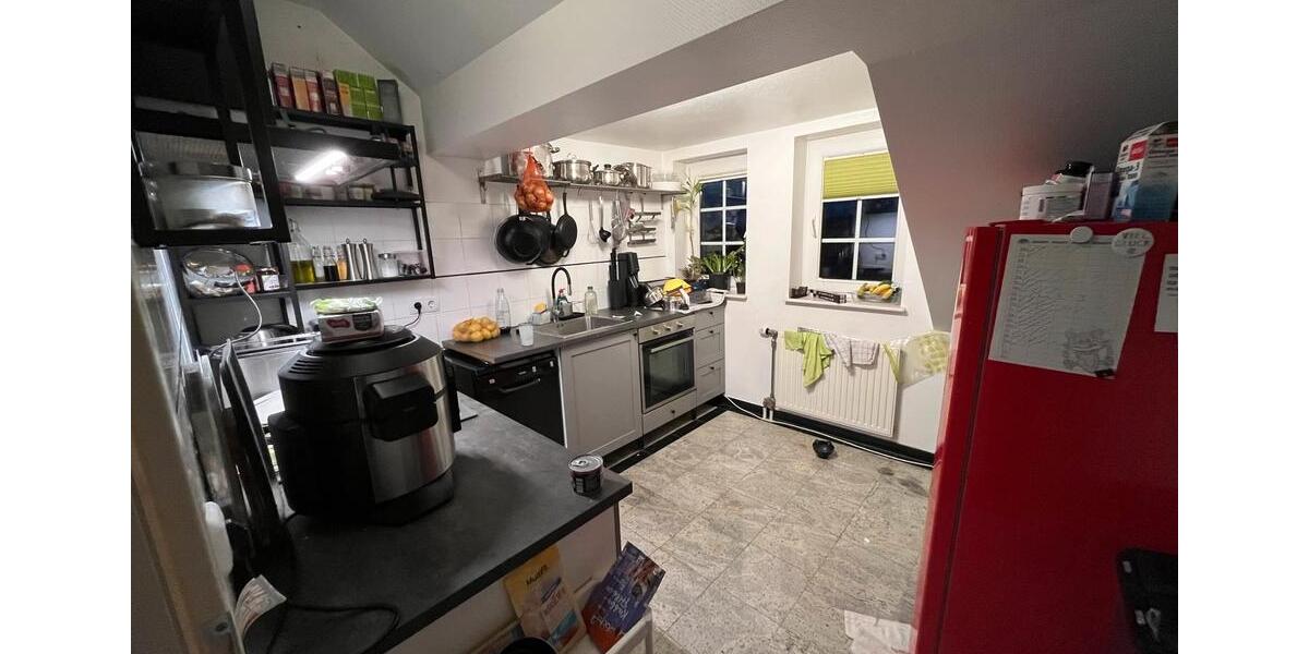 Dachgeschoßwohnung Krefeld Cracau - 3 Zimmer, 110 m&sup2;, 900&euro; | Angebot:26223508