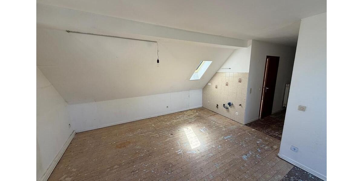 Dachgeschoßwohnung Duisburg Hochheide - 2.5 Zimmer, 40 m&sup2;, 170&euro; | Angebot:26389111