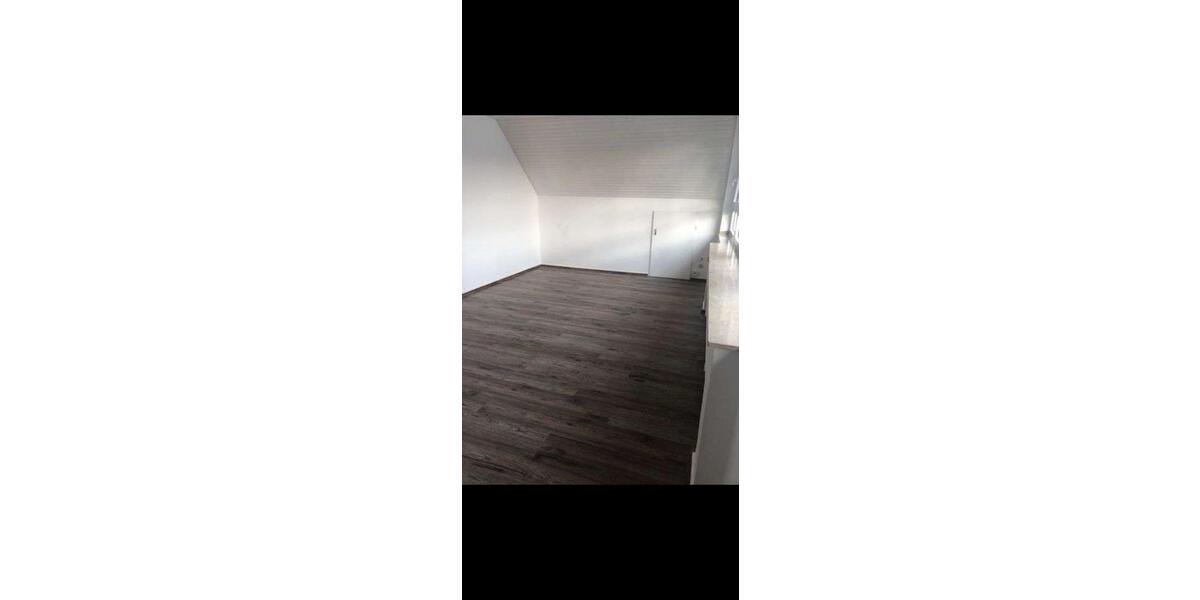 Dachgeschoßwohnung Duisburg Großenbaum - 2.5 Zimmer, 67 m&sup2;, 930&euro; | Angebot:26235851