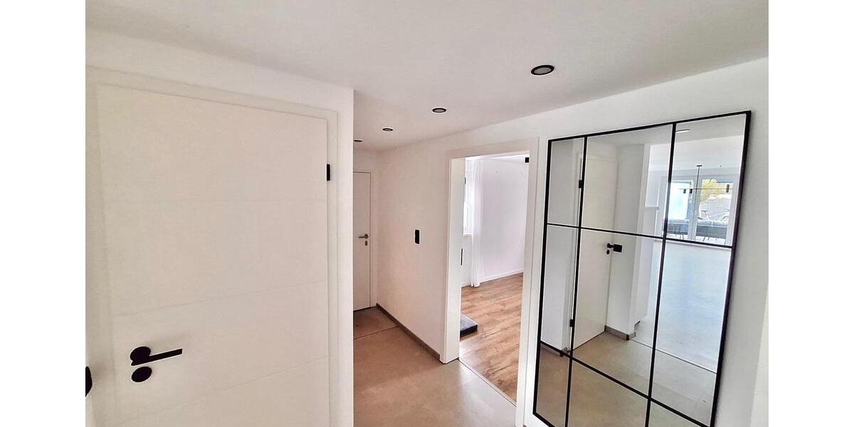 Doppelhaushälfte mit Wintergarten, Garten, Terrasse und Parkplatz 3.5 zimmer