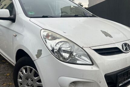 Hyundai i20 176.000 km 1.790 &euro; Duisburg 47059
