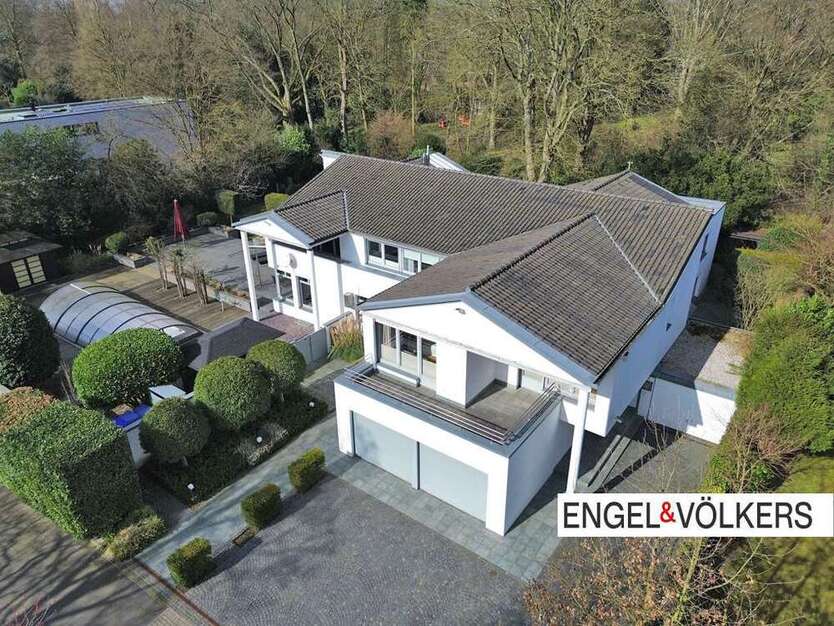 Haus zum Kaufen in Krefeld 2.700.000 € 467 m²