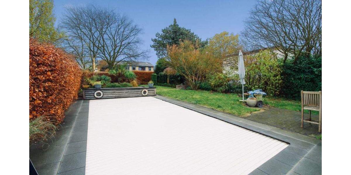 Freistehendes Einfamilienhaus in Meerbusch-Osterath mit Pool, Kamin und 2 Garagen 4 zimmer