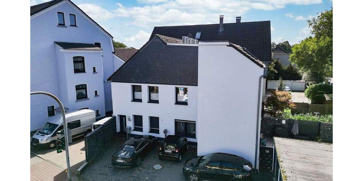 Hochwertige Erdgeschosswohnung mit Garten in kernsaniertem 3-Familienhaus 4 zimmer