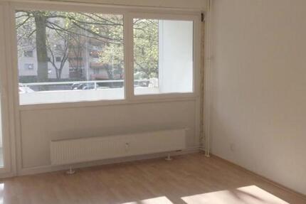 Geräumige 3 Zimmer-Wohnung mit Balkon im EG! WBS erforderlich!