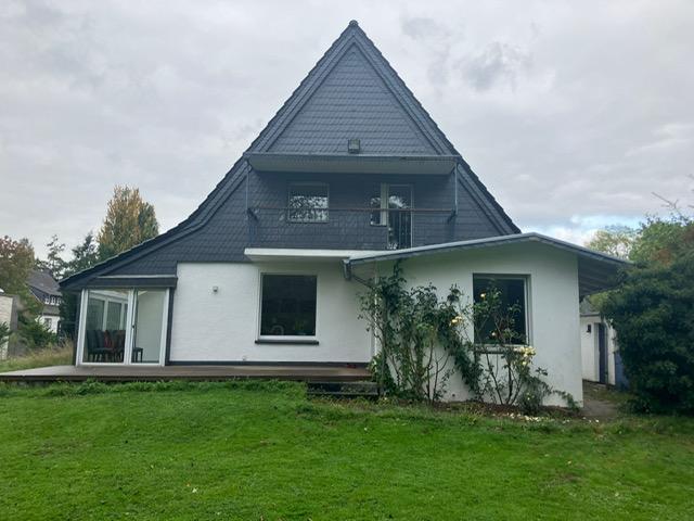 Einmalige Gelegenheit! Anspruchsvolles Wohnhaus mit Parkgrundstück in Top-Lage 8 zimmer