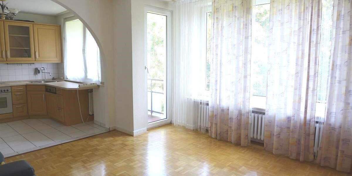 Krefeld-Bismarckviertel: Vierzimmerwohnung mit zwei Loggien und zwei Tiefgaragenstellplätzen 4 zimmer