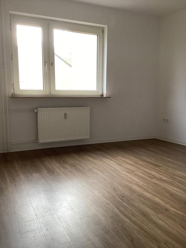 Komm nach Heiligenhaus: renovierte 2-Zi.-Whg. mit Duschbad und sonnigem Balkon in Nonnenbruch zimmer