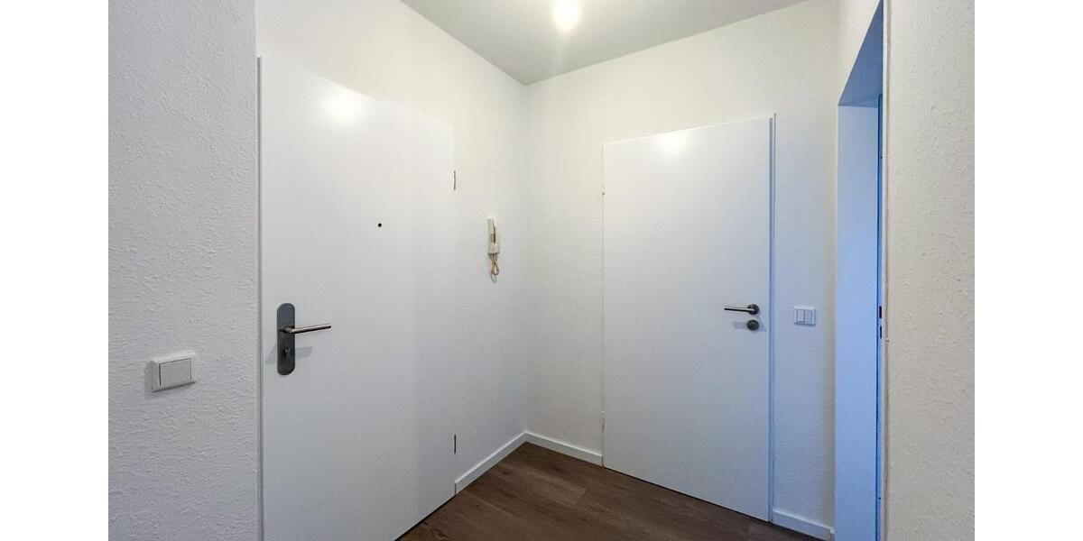 Frisch sanierte 1,5 -Zimmer-Wohnung, Balkon mit Blick ins Grüne! 1 zimmer