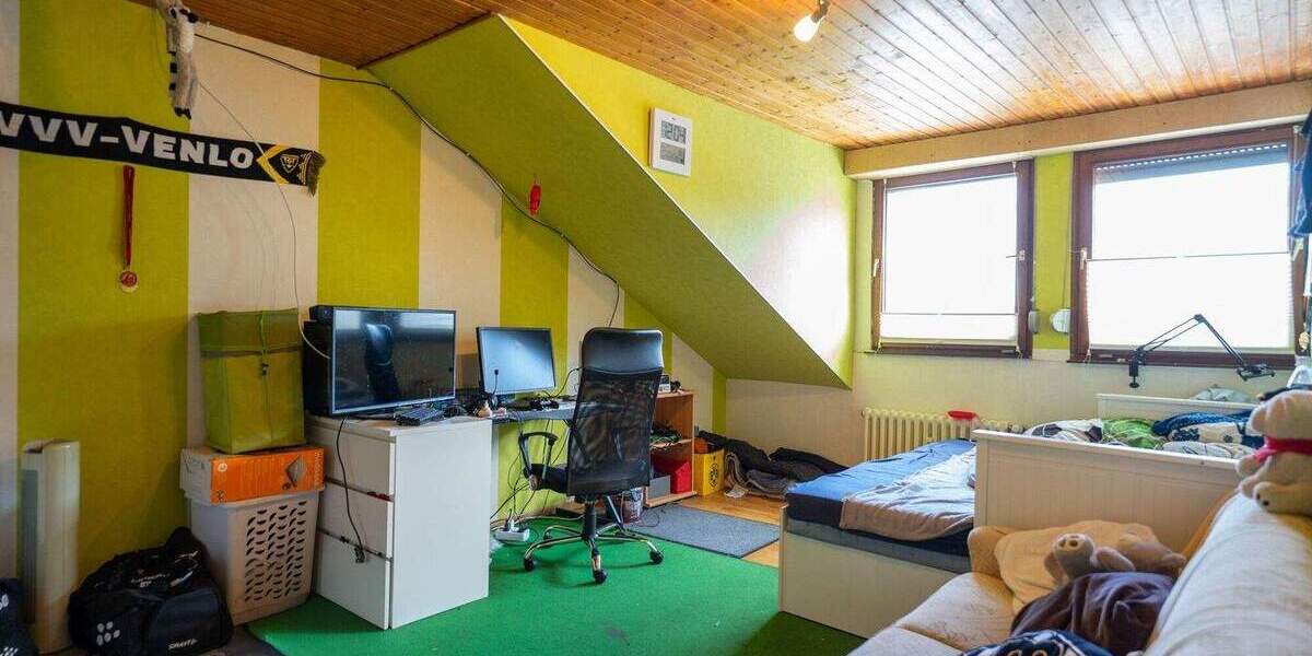 Traarer Wohnidylle: Zweifamilienhaus in ruhiger, unverbaubarer Feldrandlage 8 zimmer