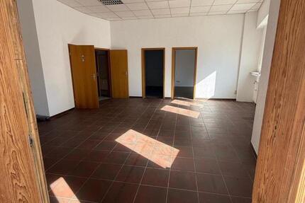 Helle Bürofläche im EG zu vermieten zimmer