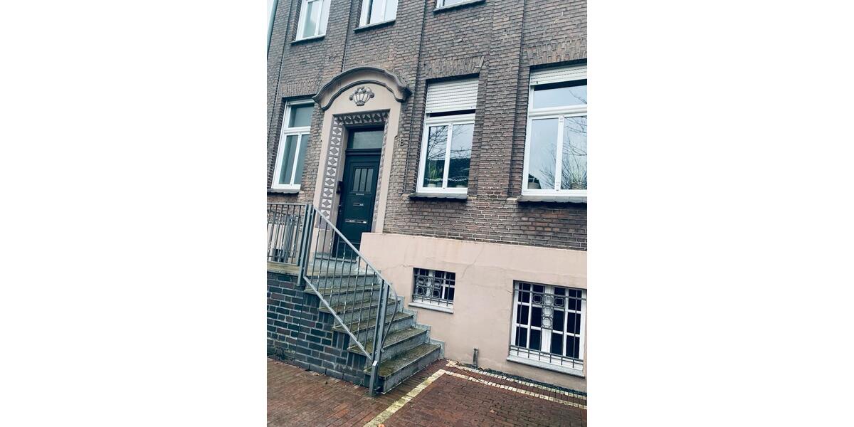 RE-West Altbauwohnung 2 Zi., KDB, DG, 55 qm, saniert, kein Balkon 2.5 zimmer