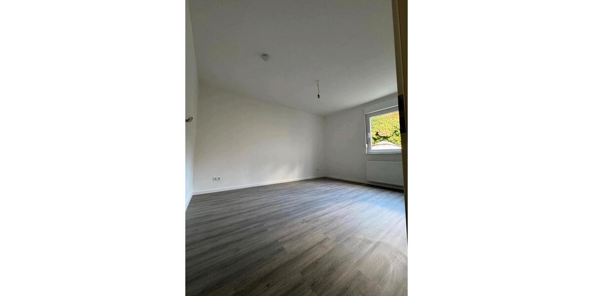 Erdgeschoßwohnung Bochum Günnigfeld - 3 Zimmer, 92 m&sup2;, 1.200&euro; | Angebot:24103171