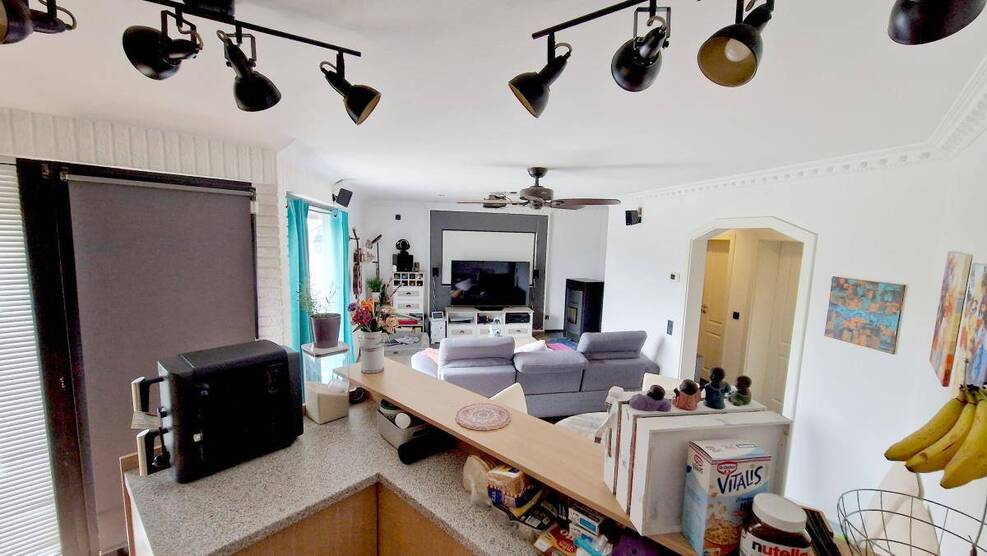 Moderne Wohnung mit Dachterrasse in einem Vierfamilienhaus. 3 zimmer