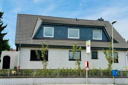 Vielseitiges Einfamilienhaus mit 248 qm WFL in Toplage von Meerbusch-Strümp mit Traumgrundstück