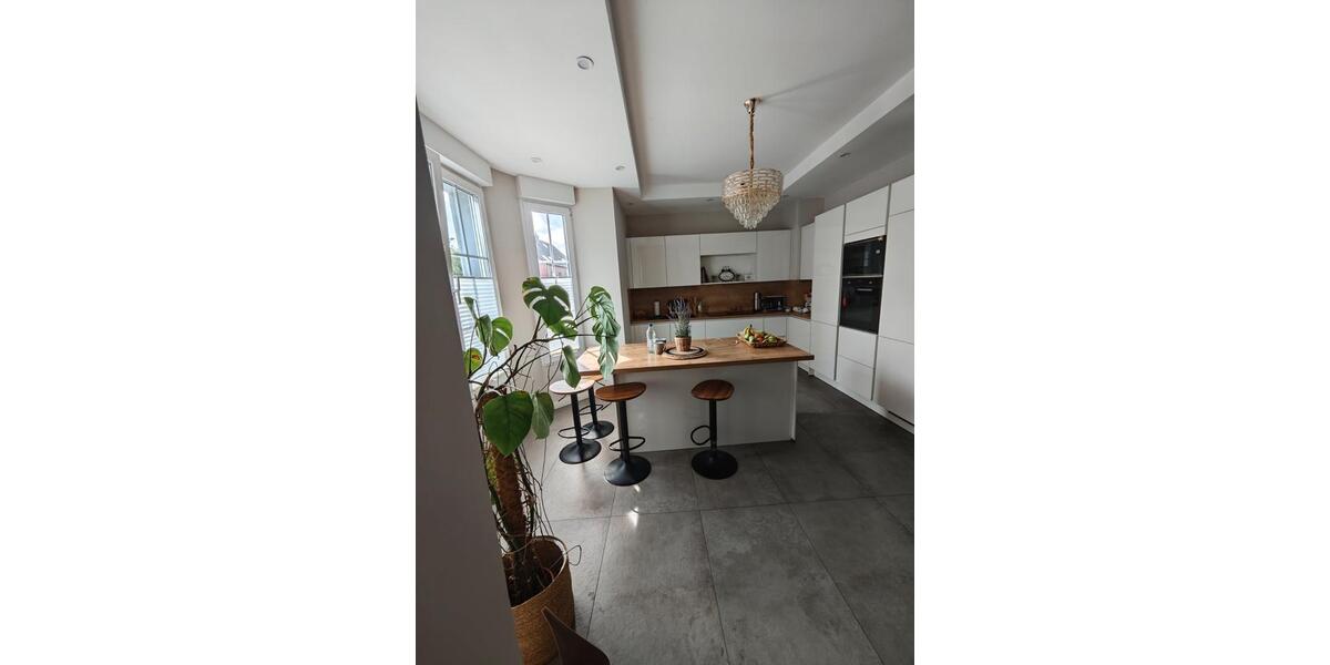 Villa Wesel - 10 Zimmer, 280 m&sup2;, 550.000&euro; | Angebot:26891022