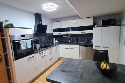 Oberhausen Dümpten ruhige DG Wohnung ab 1.3.26 zimmer