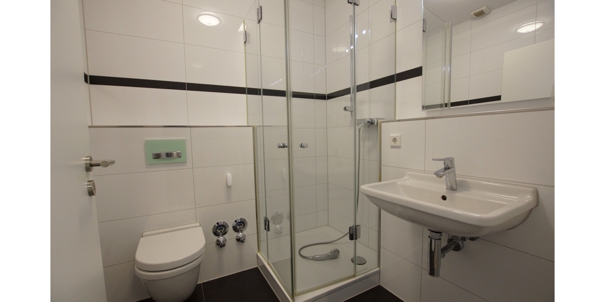 Moderne und großzügige 5 Zimmer-Wohnung über zwei Etagen mit separatem Eingang und Einbauküche - Maisonettenwohnung Düsseldorf Heerdt | Angebot:26971454