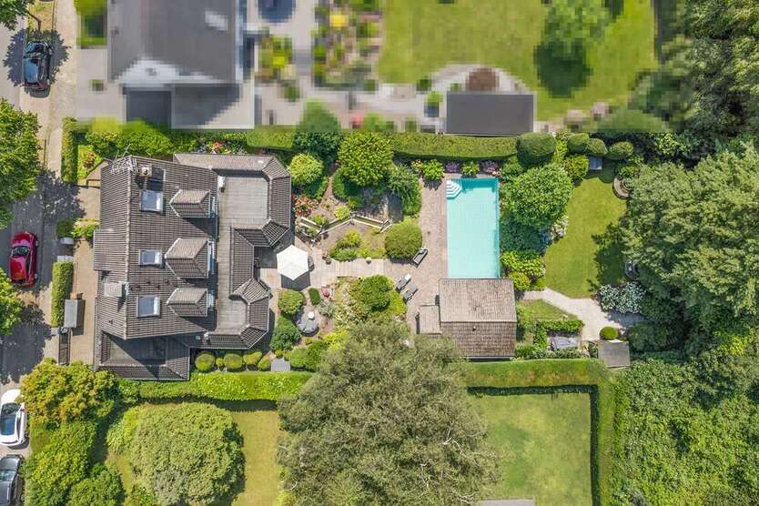 Haus zum Kaufen in Essen 1.450.000 € 242 m²