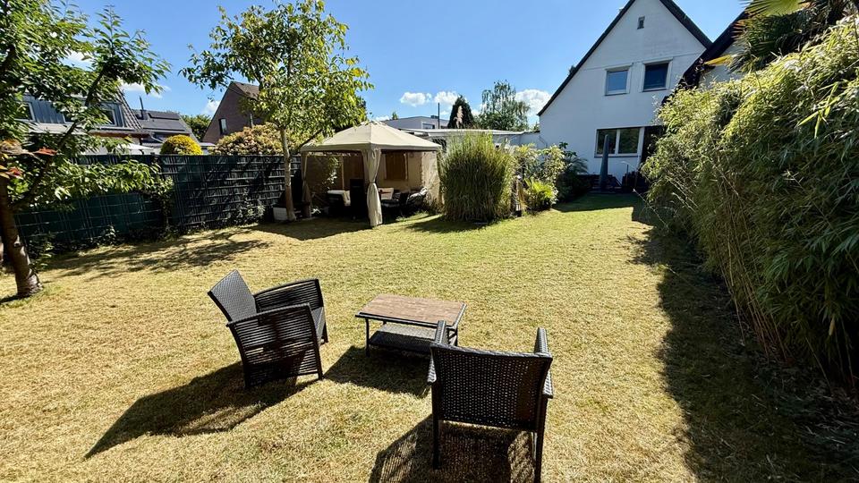 Einfamilienhaus mit Doppelgarage & PV-Anlage - provisionsfrei 3.5 zimmer